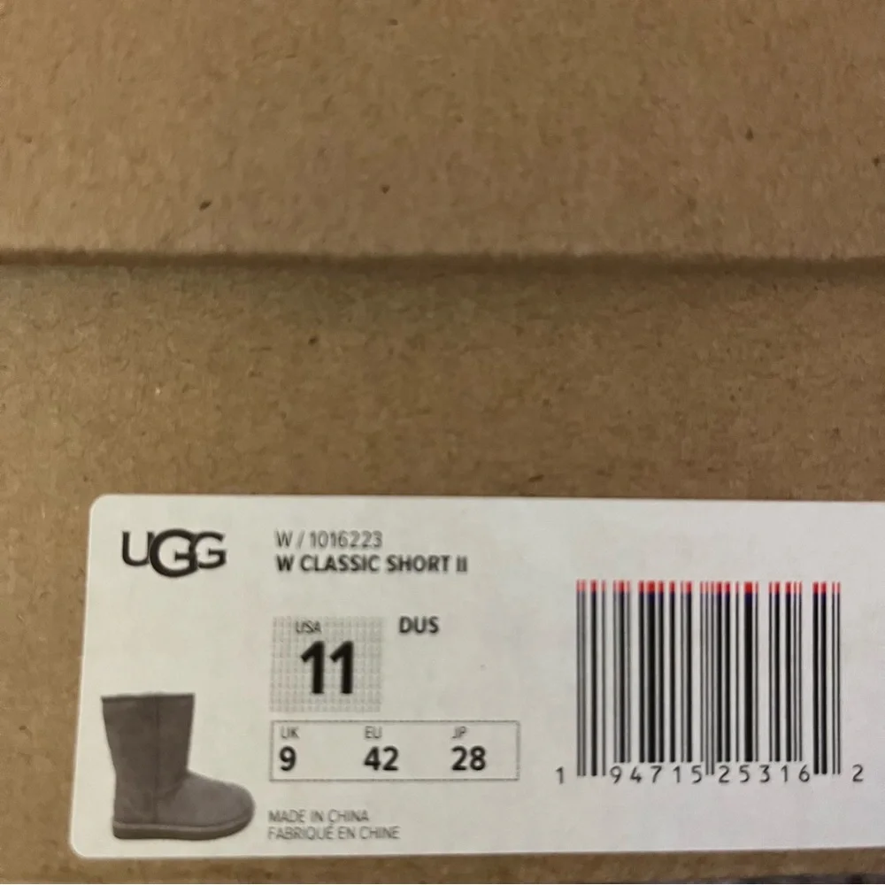 NIB UGG Classic Short II Boot